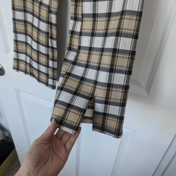 Plaid Women's Cropped Flare Pants! - Picture 13 of 14